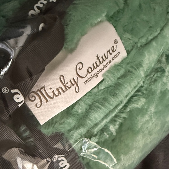 NWT Minky Couture Green Travel Blanket - Picture 4 of 4